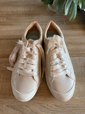 Dr. Scholl's Beige Lace-Up Canvas Sneakers